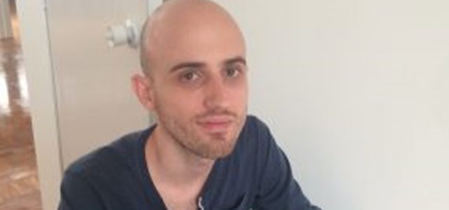 Jovem monitor utiliza jogos de tabuleiro para atrair público na Biblioteca Álvaro Guerra Jovem monitor utiliza jogos de tabuleiro para atrair público na Biblioteca Álvaro Guerra