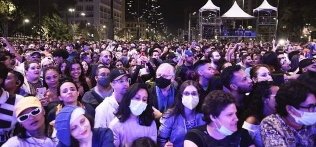 Virades na Cultura: os bastidores da Virada Cultural pelos/as jovens monitores/as Virades na Cultura: os bastidores da Virada Cultural pelos/as jovens monitores/as