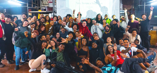 Jovens Monitores participam de formação teórica no Teatro de Contêiner, no centro da cidade Jovens Monitores participam de formação teórica no Teatro de Contêiner, no centro da cidade