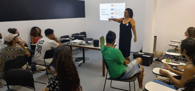 Novidade no programa, aulas de inglês abrem portas para JMCs Novidade no programa, aulas de inglês abrem portas para JMCs