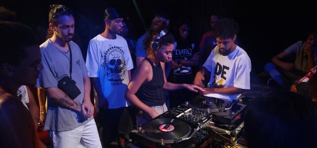 Celebrando 50 anos de Hip-Hop: MC, DJ, graffiti e break dance são os temas das experiências estético-pedagógicas deste trimestre Celebrando 50 anos de Hip-Hop: MC, DJ, graffiti e break dance são os temas das experiências estético-pedagógicas deste trimestre