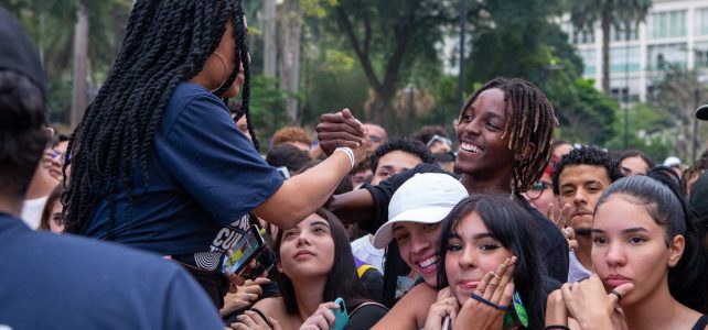 A Virada Cultural de SP e a Atuação dos Jovens Monitores Culturais: História, Importância e Impacto