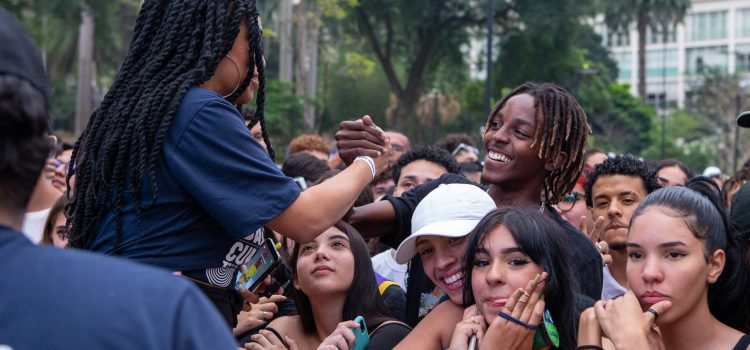 A Virada Cultural de SP e a Atuação dos Jovens Monitores Culturais: História, Importância e Impacto A Virada Cultural de SP e a Atuação dos Jovens Monitores Culturais: História, Importância e Impacto